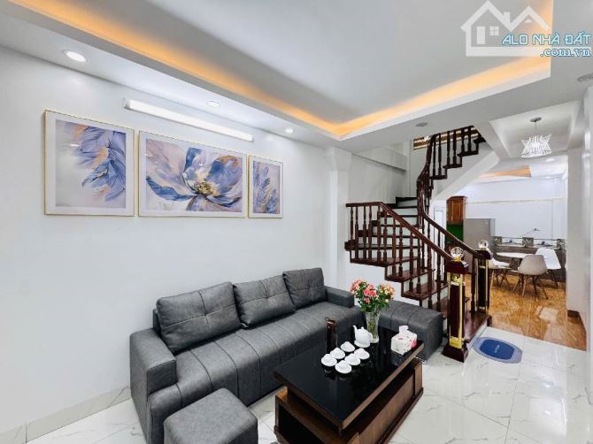Khương Trung . Thanh Xuân 38m 4 tầng cách 3 nhà ra ô tô 7.8tỷ.