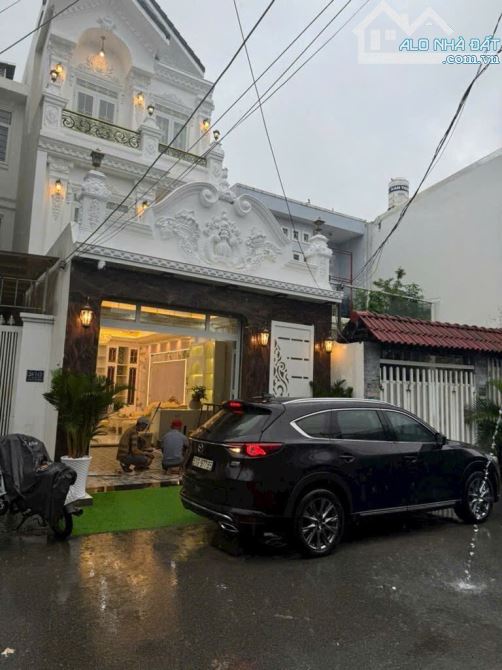 Nhà 3 tầng, full nội thất, 100m2 - ngang 5m, oto ngủ trong nhà. Nhỉnh nhẹ 8 tỷ