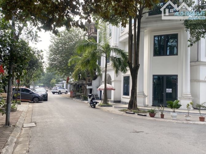 BÁN NHÀ C4 PHÂN LÔ CẠNH AEON MAILL LONG BIÊN, DT: 35M2,  GIÁ CHÀO 7 TỶ (nhỏ)