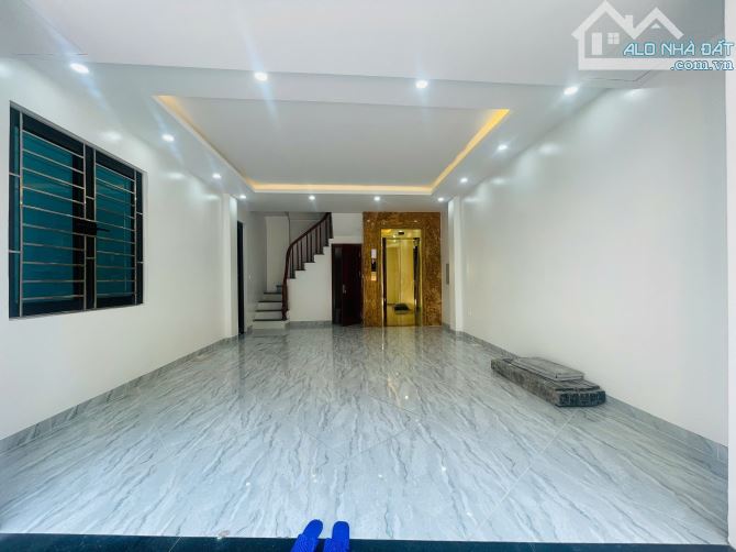 Nhà cực đẹp 45m2x7T thang máy. Phân lô, vỉa hè, lô góc, ô tô tránh phố Vĩnh Phúc, Ba Đình.