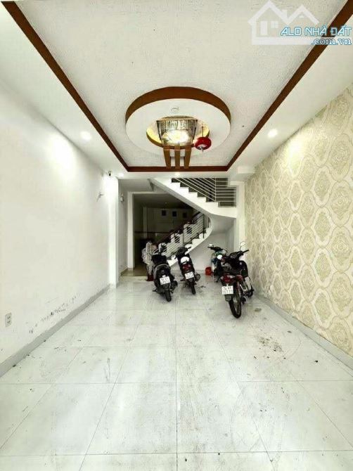 Bán tòa nhà 4 Tầng, 6phong cho thuê 18tr kiệt Nguyễn Du, Hải Châu