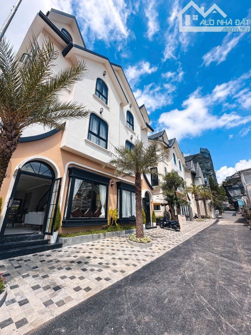 Biệt thự Đà Lạt 255m2 Đã Hoàn Công, 23,5 tỷ, 6PN, Phong cách inochi, cách chợ 2km