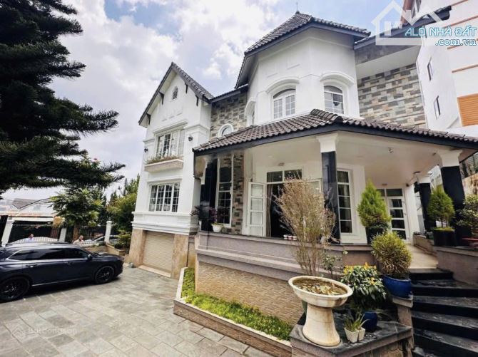 Biệt thự sân vườn Đà Lạt 435m2, 22 tỷ, Triệu Việt Vương, 11PN, cách chợ Đà Lạt 1km