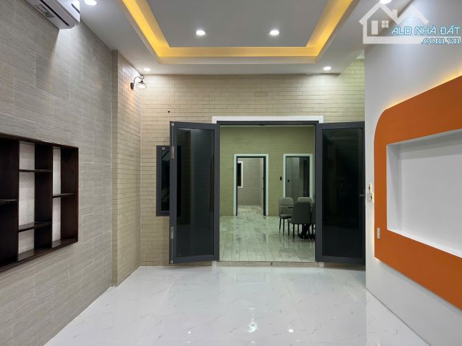 Bán nhanh nhà 3 lầu gần cầu Phú Long diện tích 122m full nội thất oto đậu trong nhà