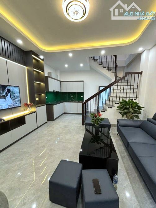 VĂN QUÁN HÀ ĐÔNG - 5 TẦNG -Ô TÔ ĐỖ CỔNG -TẶNG FULL NỘI THẤT - HƠN 100M RA TẦU ĐI
