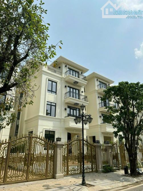 Bán biệt thự mới - đẹp đường Nguyễn Thành Ý,Đakao, Q1.DT:12,50 x 19m,CN : 239m2 - 4 tầng m