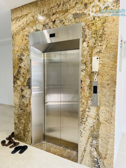 BÁN TÒA NHÀ CĂN HỘ CAO CẤP CHO THUÊ -PHỐ TRÍCH SÀI -TÂY HỒ--LÔ GÓC -THANG MÁY -100 m2-8 T