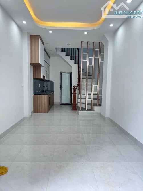 🔥BÁN NHÀ THẠCH BÀN ,39M, 4T, MT 4,3M, NGÕ RỘNG, Ô TÔ TRÁNH CÁCH NHÀ 20M, 5.XX TỶ🔥