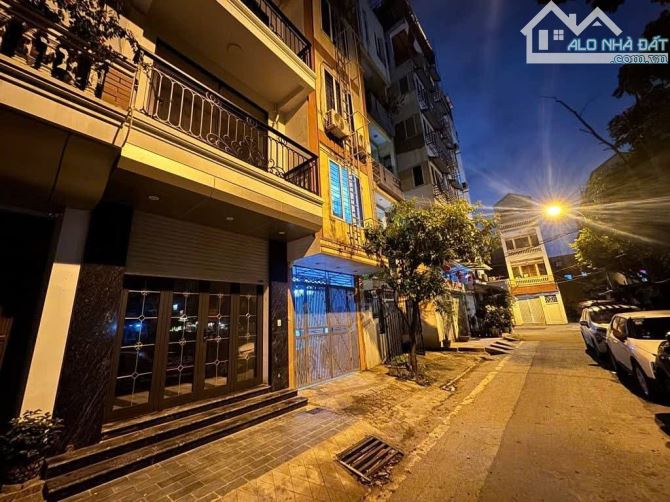 Bán Nhà Thái Thịnh 50m2, MT 4,8m Oto Tránh, Vỉa Hè 13.2 Tỷ