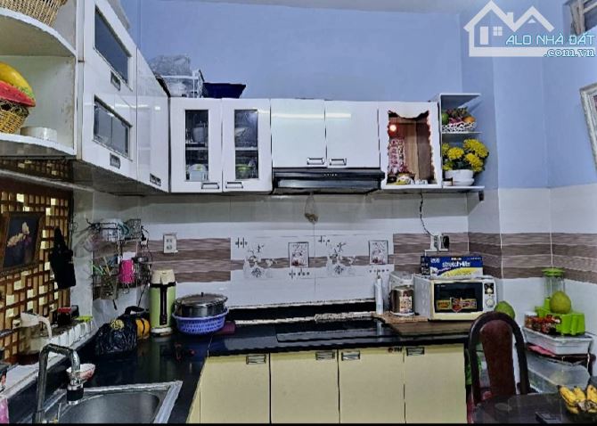 Bán nhà Lò Gốm gần mặt mặt tiền ( 6,5 X 10 ) 3 tầng đúc 3pn sổ vuông chỉ 6 tỷ.