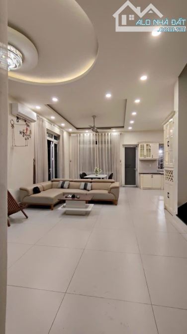 Nhà 3 lầu Mặt tiền đường số Tăng Nhơn phú gần trường cao đẳng