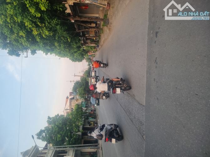 Dân Cắt Bán-OTO Tránh-Vỉa hè Kinh Doanh.Bán Đất Kim Sơn-Gia Lâm,Dt 80m,Giá 7.5 Tỷ.
