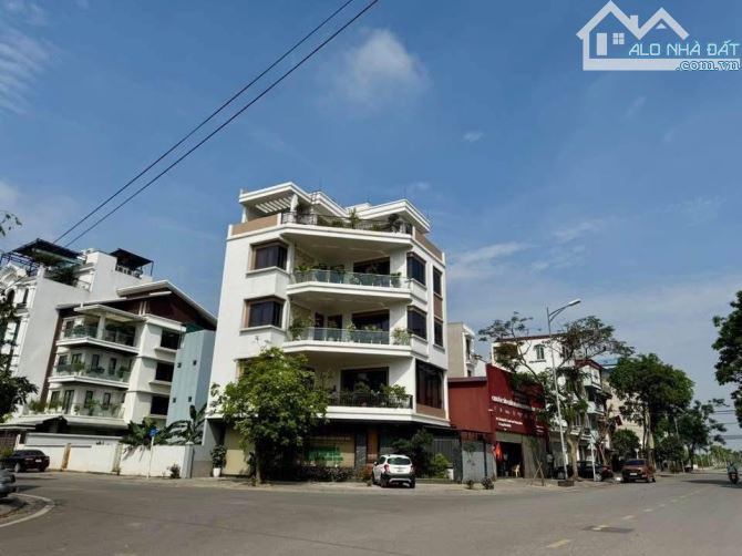 Bán gấp Nhà 5 tầng khu TĐC phường Việt Hưng, Lô góc, Vỉa hè đường 17m, Khuôn tiền 13.x tỷ