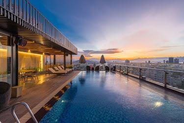 BÁN KHÁCH SẠN 4 SAO – MẶT ĐƯỜNG LỚN – GẦN BIỂN – VIEW BIỂN – BỂ BƠI VÔ CỰC Giá: 280 TỶ