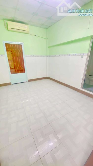 Cho thuê nhà ngang 6,6m hẻm Trần Hưng Đạo 10 triệu - 10