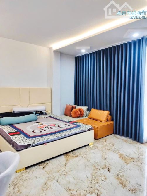 BÁN GẤP TOÀ NHÀ VĂN PHÒNG 8 TẦNG - DT 190m2 NỞ HẬU - MẶT TIỀN ĐƯỜNG NGUYỄN VĂN NGHI - 11