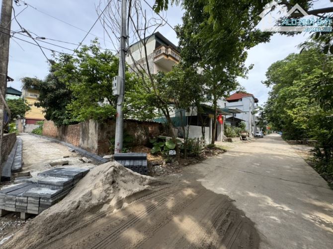 SÁT BÌA THÔN - CÁCH CHỢ KIM 5P ĐI XE - CÁCH TRỤC CHÍNH XUÂN NỘN 300M - ĐƯỜNG THÔNG - 1
