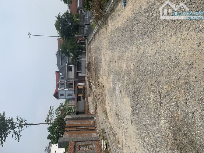 nhỉnh 5 tỷ- đất đẹp- biểu khê- thuỵ lâm- vỉa hè 5m, 3 ô tô tránh , kinh doanh tốt - 1