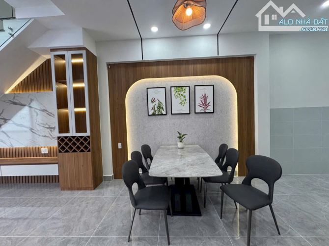 Chỉ 2 tỷ 5. Cần bán nhà 1 trệt 1 lầu đúc sau lưng UBND xã Mỹ Hạnh Nam giáp Hóc Môn - 1