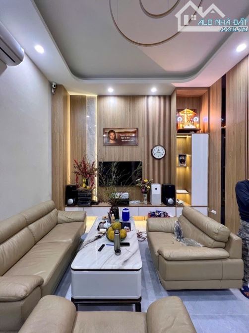 NHÀ ĐẸP NGỌC THUỴ - DÂN XÂY - NGÕ NÔNG - GẦN CẦU LONG BIÊN -GIÁ 7.x Tỷ - 1