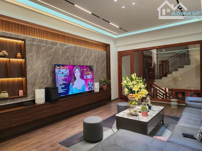 Bán nhà 4 tầng đấu giá Thụ Ninh . dt 81m . mt 4.5m . hướng TN . giá 10 tỷ - 1