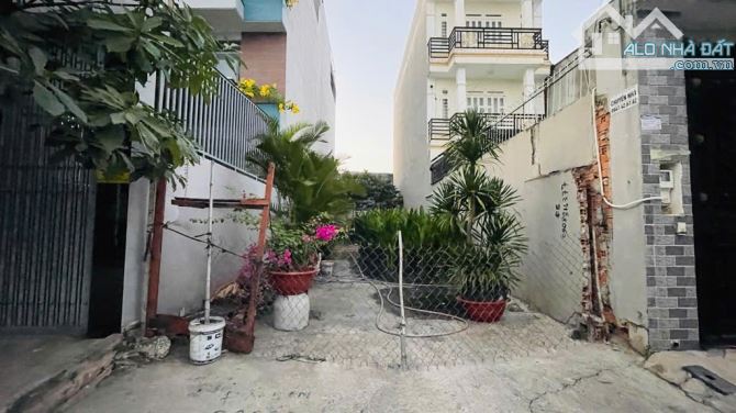 Bán đất Full thổ cư đường THẠNH XUÂN 22,phường THẠNH XUÂN,Q12, dt 102,4m²(5x21).Hẻm 12m - 1