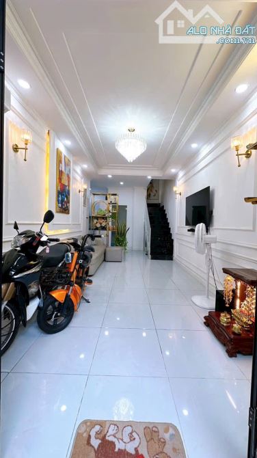 BÁN NHÀ MỚI ĐẸP 2 TẤM Q4 NGAY CHỢ 200 XÓM CHIẾU RẤT ĐẸP DTSD 100m2 GIÁ 4TỈ590 TL KDC - 1