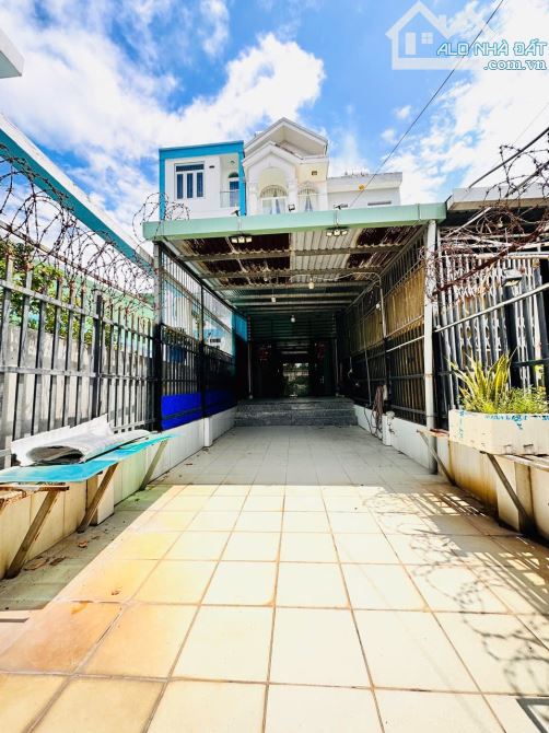 Nhà View Sông thoáng mát ( 4M x 15M ) 1 trệt 2 lầu sân oto Q12 - 1