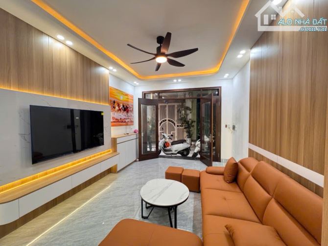 Bán gấp!! Lò Đúc - Trần Khát Chân - Nhà mới, 6 tầng thang máy, full nội thất.