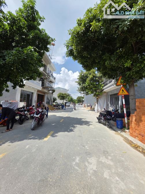 4Tỷ TL🔥Bán nhà 1 Trệt 2 Lầu_Gần ngã tư Bình Chuẩn 300m, p.Bình Chuẩn, Tp.Thuận An - 1