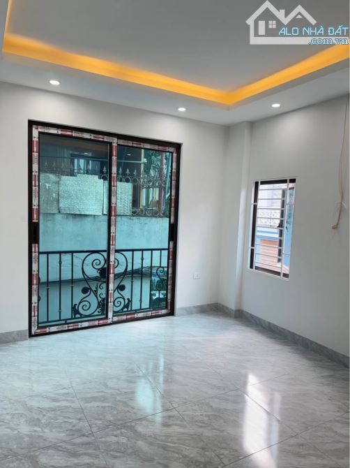 🔥BÁN NHÀ THẠCH BÀN ,39M, 4T, MT 4,3M, NGÕ RỘNG, Ô TÔ TRÁNH CÁCH NHÀ 20M, 5.XX TỶ🔥 - 1