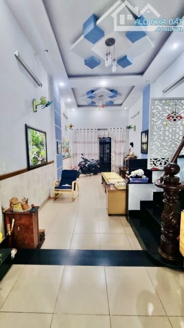 BÁN NHÀ 3 TẦNG ĐÚC XE HƠI ĐỂ TRONG SÂN TA22 QUẬN 12 GIÁ RẺ 5,95 TỶ DIỆN TÍCH 100M2 (4x25) - 1