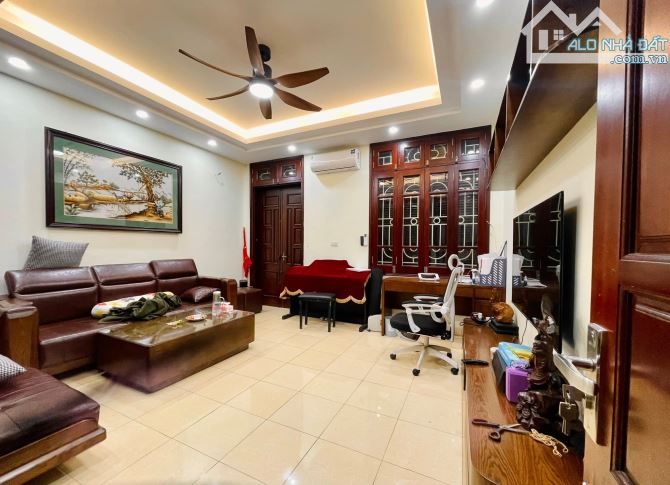 Bán Nhà Thái Thịnh 50m2, MT 4,8m Oto Tránh, Vỉa Hè 13.2 Tỷ - 1
