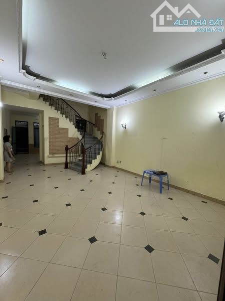 CỰC HIẾM PHỐ TRẦN QUÝ CÁP ĐỐNG ĐA 28 TỶ DT 100M MT 6M 4T VỈA HÈ OTO TRÁNH  HAI MẶT THOÁNG - 1