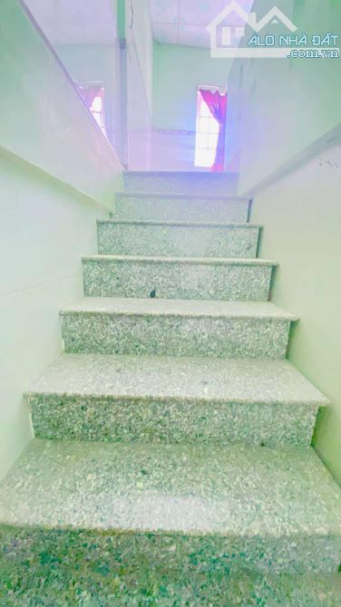 Cho thuê nhà ngang 6,6m hẻm Trần Hưng Đạo 10 triệu - 12