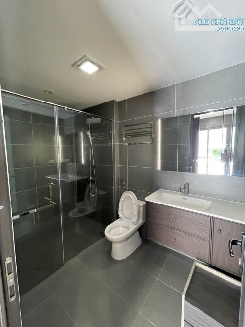 ĐẸP NGẤT…. Hồ An Lão Ngọc Thụy- ô tô to vào nhà - 13,8 tỷ - 11
