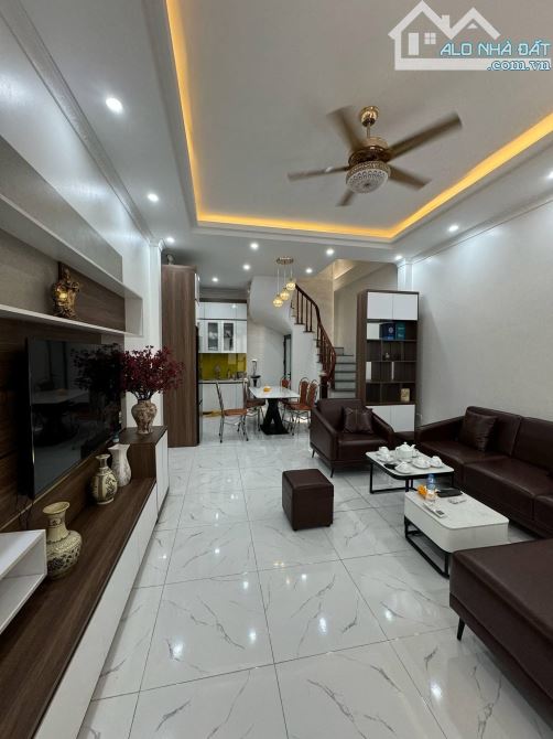 Cần bán nhà phố Xuân Thuỷ Cầu giấy 38m2 6 tầng 4m mặt tiền - 2