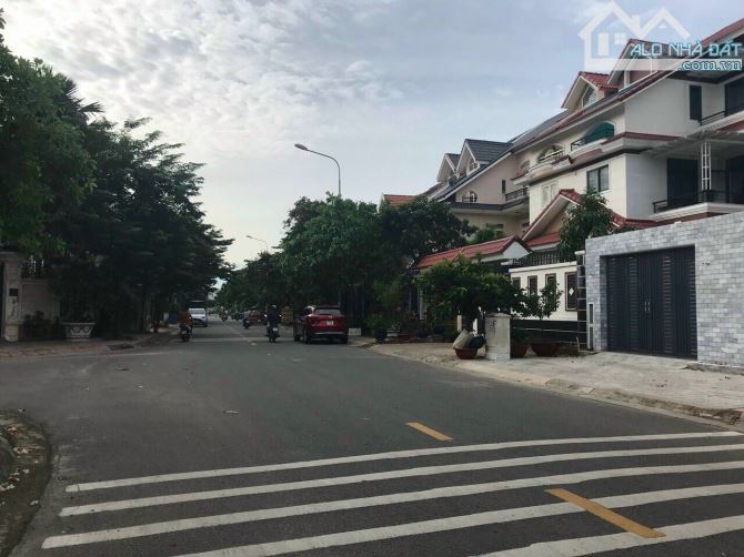 Lô đất biệt thự Khang Điền, Phước Long B, 300m2, ngang 12m,  đường 25m, 23 tỳ - 2