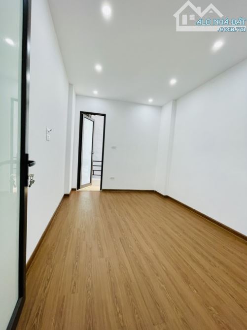 Bán nhà phố trương định 23m2 5 tầng rất mới - giá 5.5 tỷ - 2