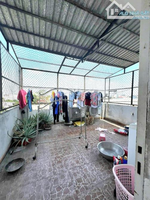 Có: 6,2 ty. Nhà 2 tầng.  MTKD Hiền Vương, Quận Tân Phú. Dt: 4,5 x16. Nhanh mới kịp. - 2