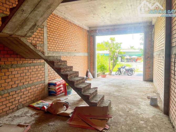 Bán nhà 3 tầng, mặt tiền Đường 826C, Ấp 4, Long Hậu, ngay cổng Saigon Village, chỉ 4.8 tỷ - 2