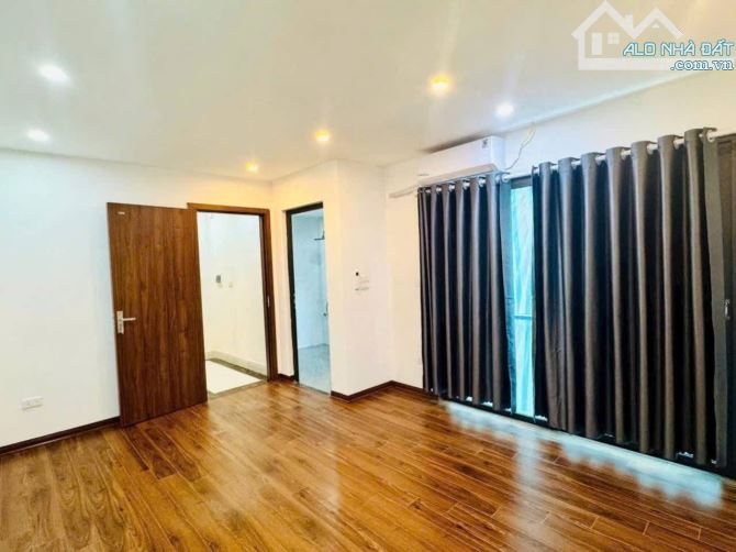 Bán nhà 5 tầng mới Nguyễn Văn Linh- ô tô gần, dân trí- Chẵn 5 tỷ - 2