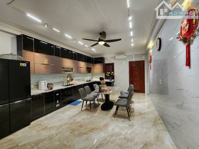 Bán nhà 4 tầng đấu giá Thụ Ninh . dt 81m . mt 4.5m . hướng TN . giá 10 tỷ - 2