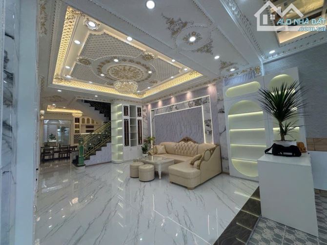 Nhà 3 tầng, full nội thất, 100m2 - ngang 5m, oto ngủ trong nhà. Nhỉnh nhẹ 8 tỷ - 2