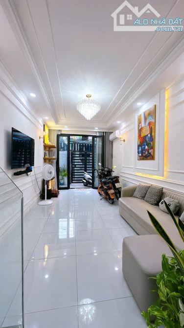 BÁN NHÀ MỚI ĐẸP 2 TẤM Q4 NGAY CHỢ 200 XÓM CHIẾU RẤT ĐẸP DTSD 100m2 GIÁ 4TỈ590 TL KDC - 2