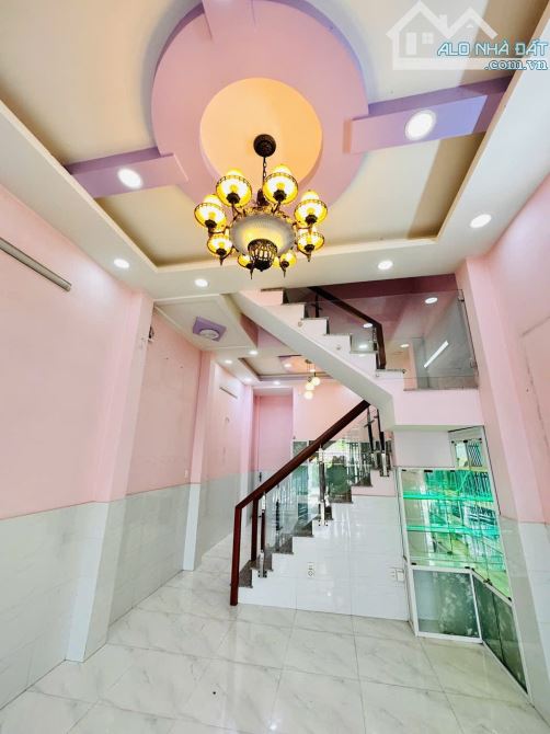 Nhà View Sông thoáng mát ( 4M x 15M ) 1 trệt 2 lầu sân oto Q12 - 2