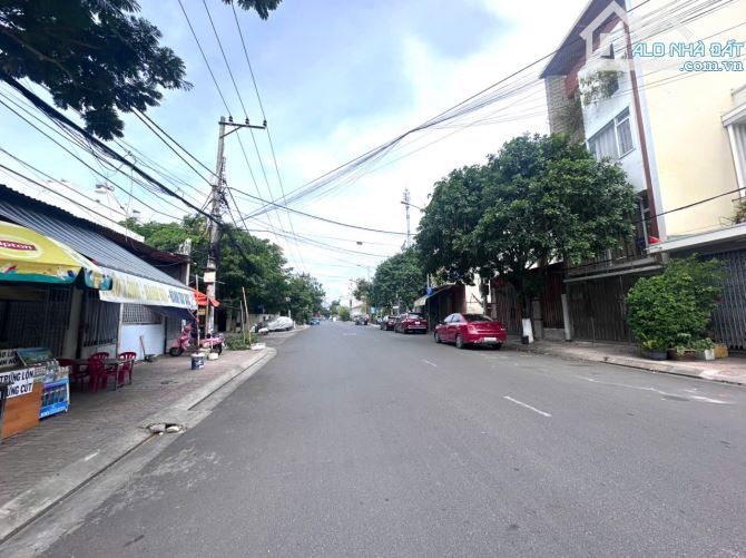 Bán lô góc 2 mặt tiền, đường Phùng Hưng - Phước Long, ngang 25m - 2