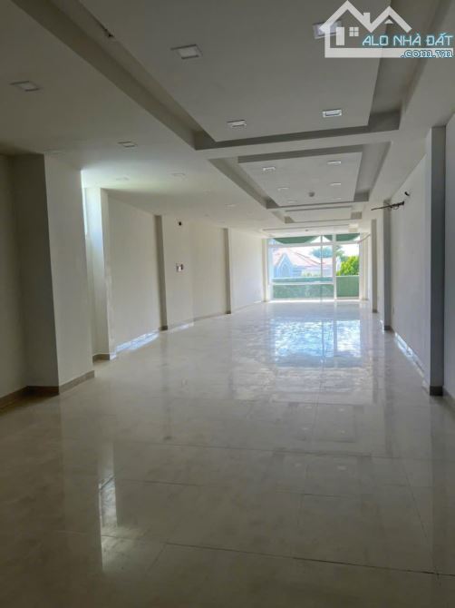 GIẢM 5 TỶ NHÀ 109A QUỐC HƯƠNG, P. THẢO ĐIỀN mặt tiền hầm, 5 tầng view Landmark 81 - 2