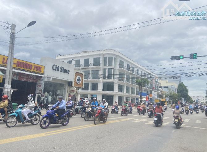 CHO THUÊ NHÀ GÓC 2 MẶT TIỀN LÝ THÁI TỔ - 2