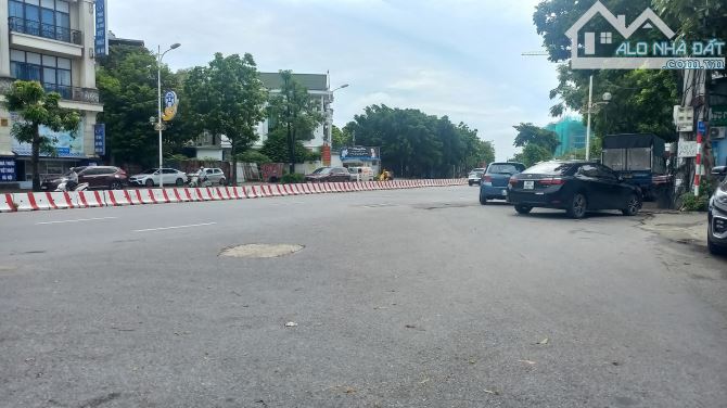 Bán nhà mặt phố Tư Đình, Kinh doanh đỉnh, 130m2, mt 7.4m, 28 tỷ, nở hậu. - 2